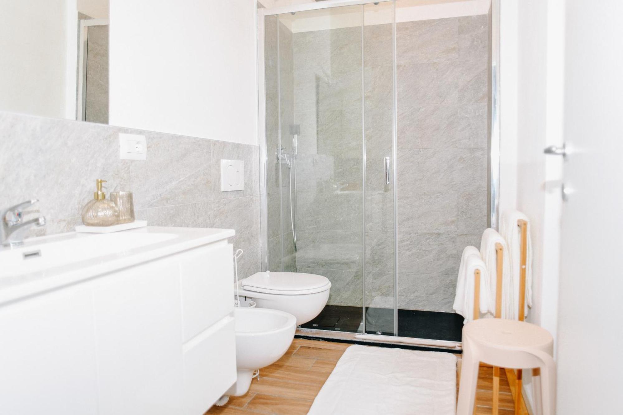 Lora Rose Suite ,Free Parking, Self Check In,2 Como Eksteriør bilde