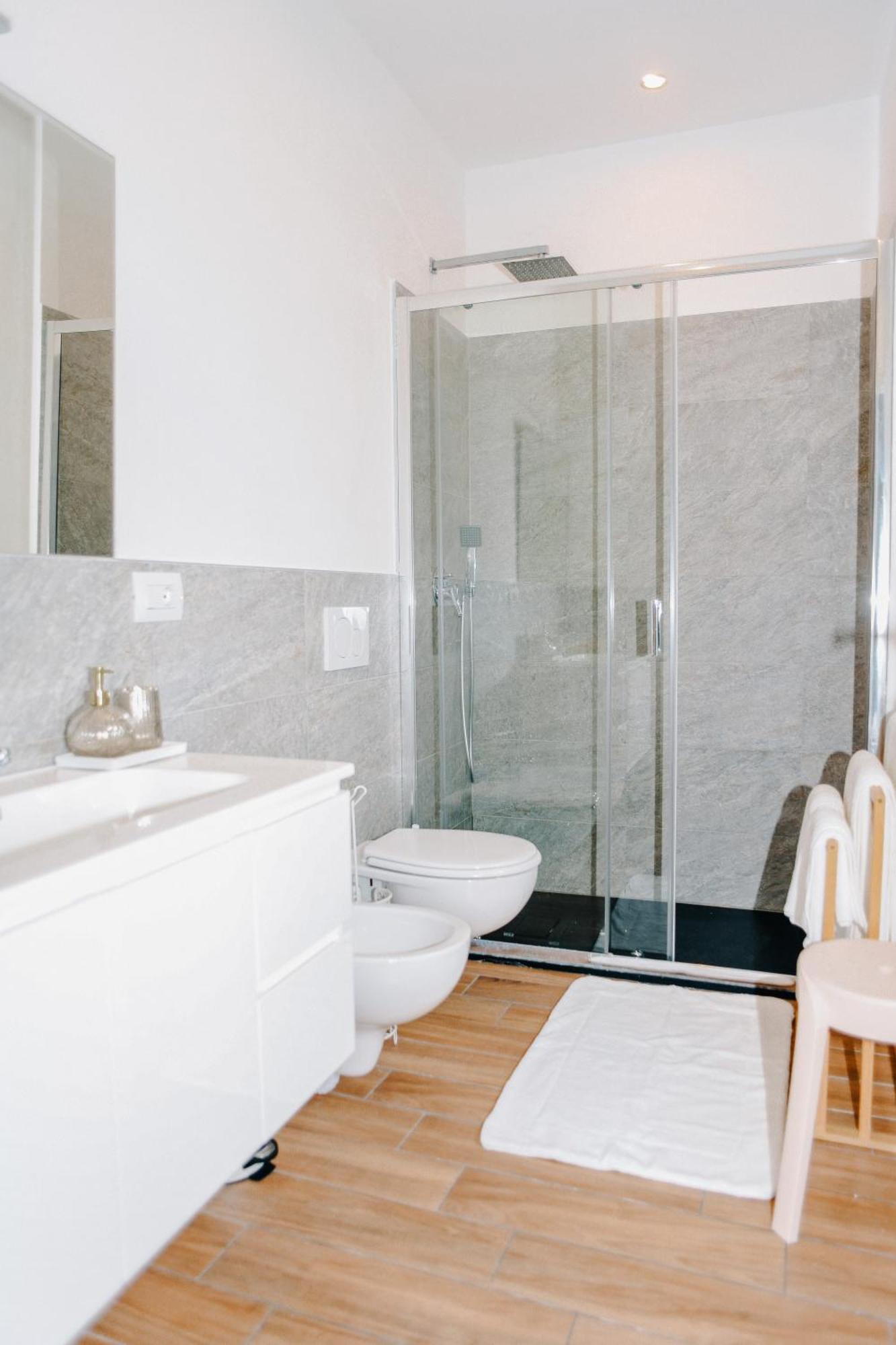 Lora Rose Suite ,Free Parking, Self Check In,2 Como Eksteriør bilde